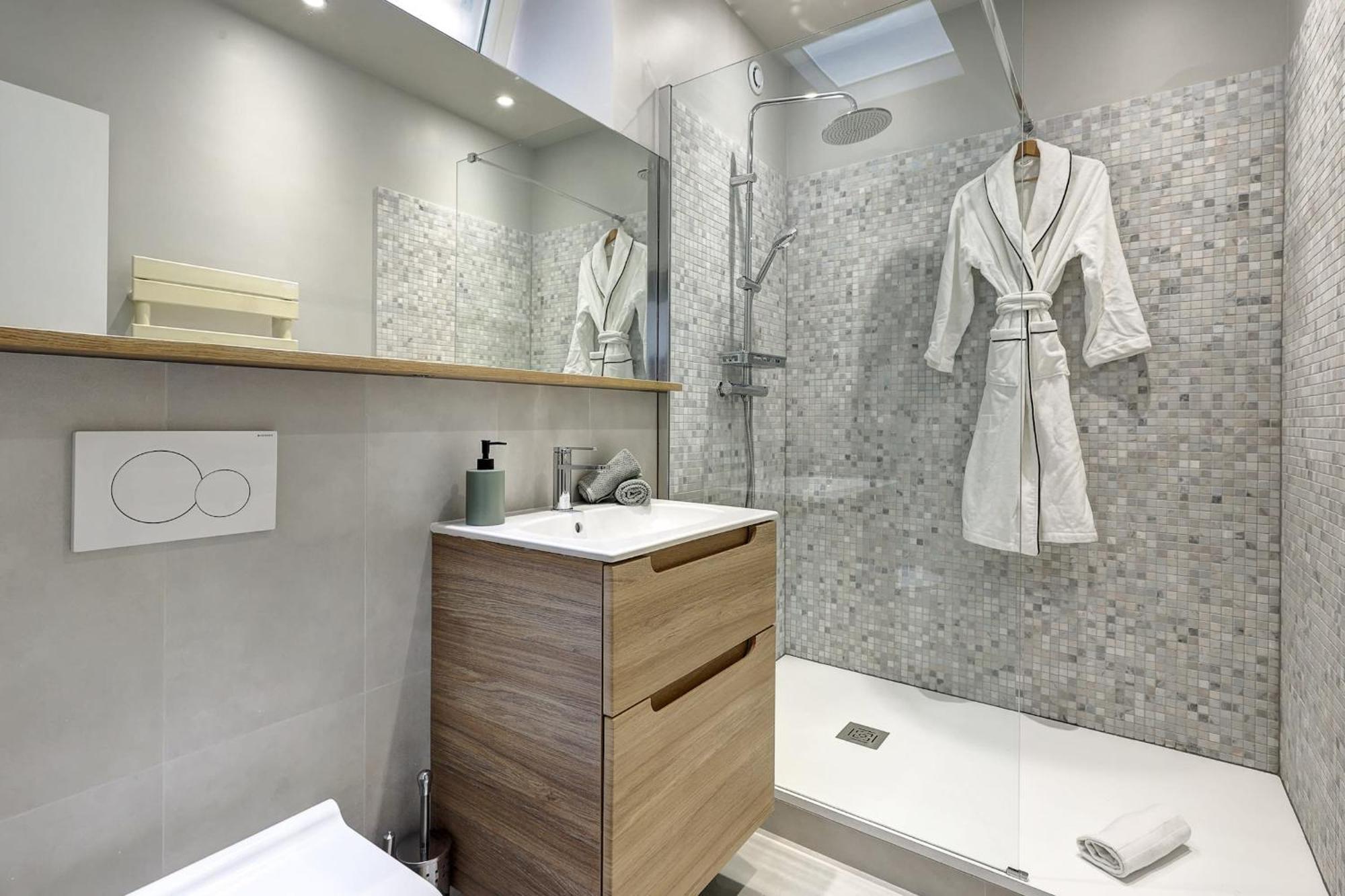 Champs-Elysees - 2Br With Balcony - Cityapartmentstay Paris Exterior photo