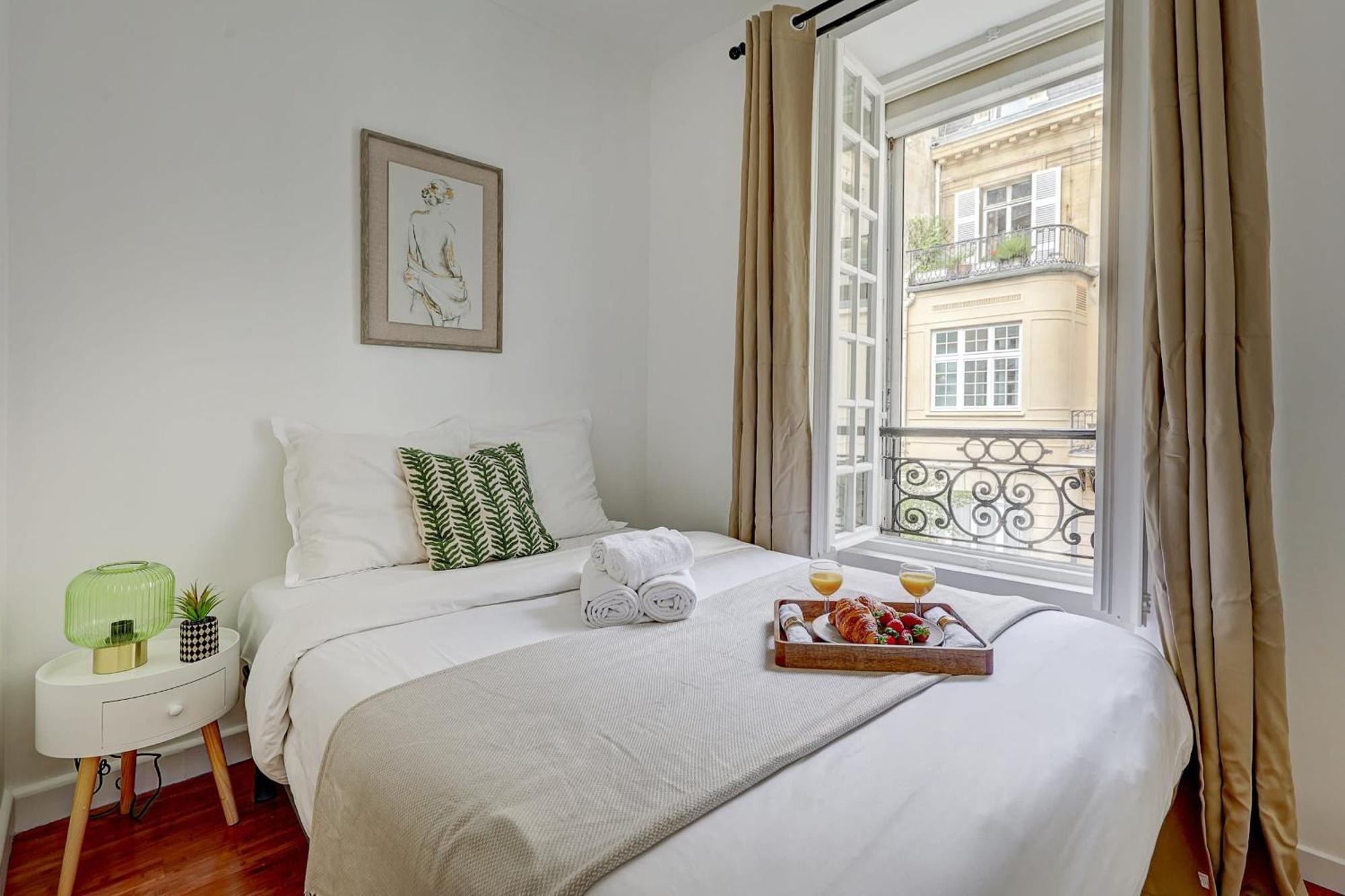 Champs-Elysees - 2Br With Balcony - Cityapartmentstay Paris Exterior photo